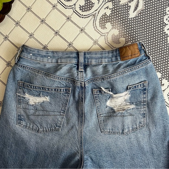 American Eagle high-rise distressed mom Jean size 8 - Picture 7 of 11